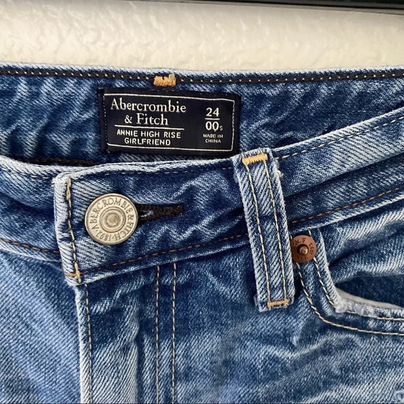 Abercrombie & Fitch High Rise Distress Jeans - Picture 6 of 6